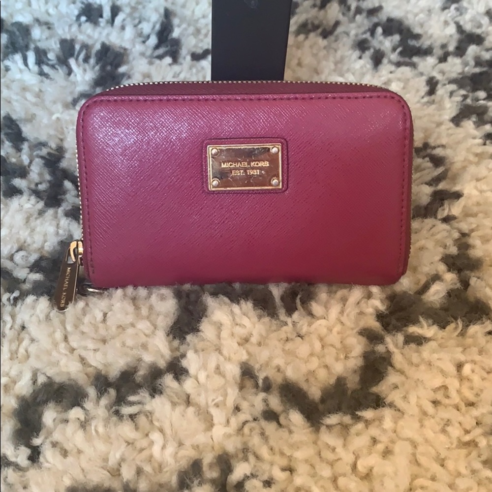Michael Kors Zip Around Wallet
